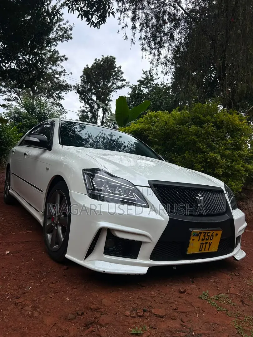 Toyota Crown Royale 2005 White