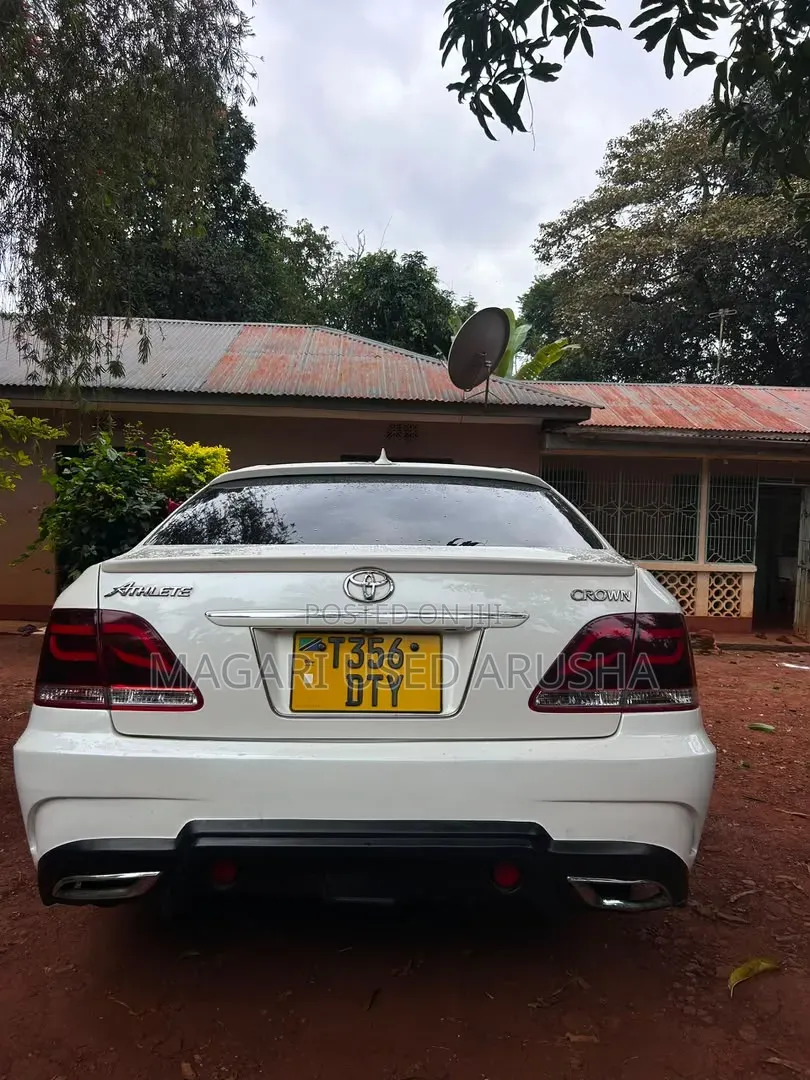 Toyota Crown Royale 2005 White
