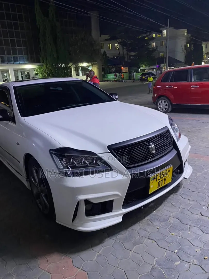 Toyota Crown Royale 2005 White
