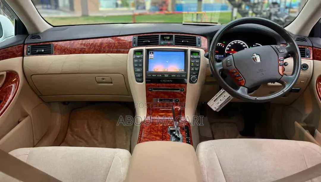 Toyota Crown 2004 White