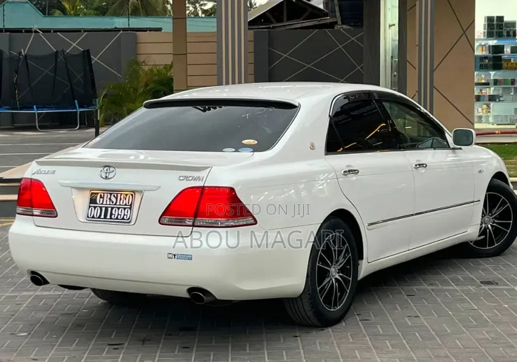 Toyota Crown 2004 White