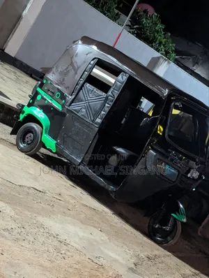 Bajaj Avenger 200 2021 Black