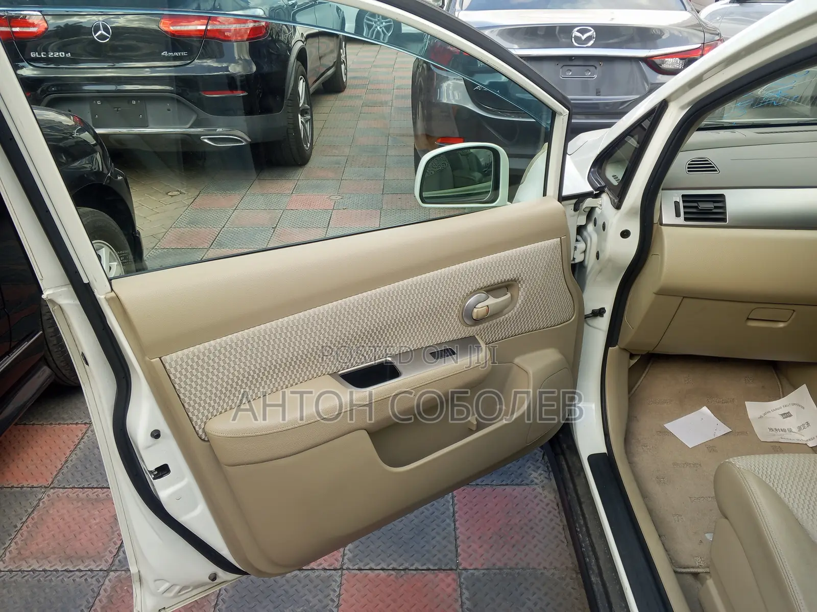 Nissan Tiida 2011 White