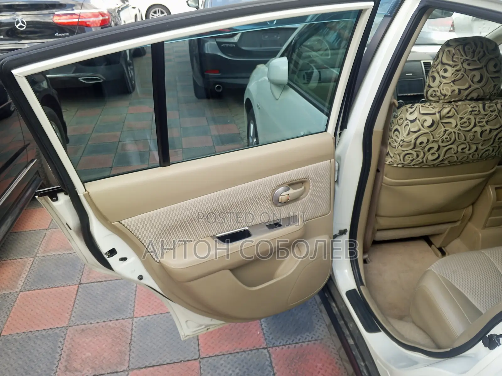 Nissan Tiida 2011 White