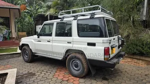 Toyota Land Cruiser 2017 White