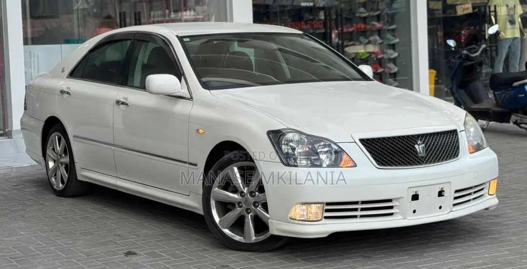 Toyota Crown 2004 White