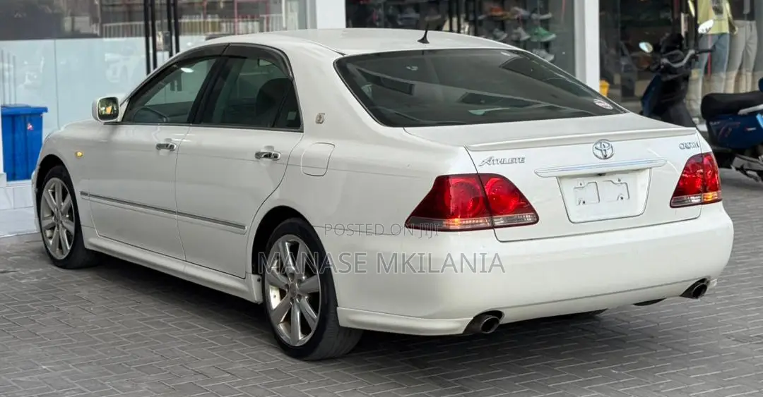 Toyota Crown 2004 White