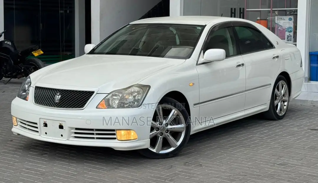 Toyota Crown 2004 White