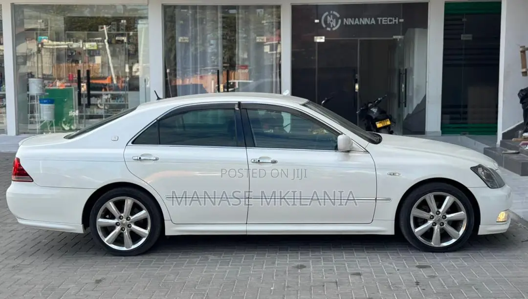 Toyota Crown 2004 White