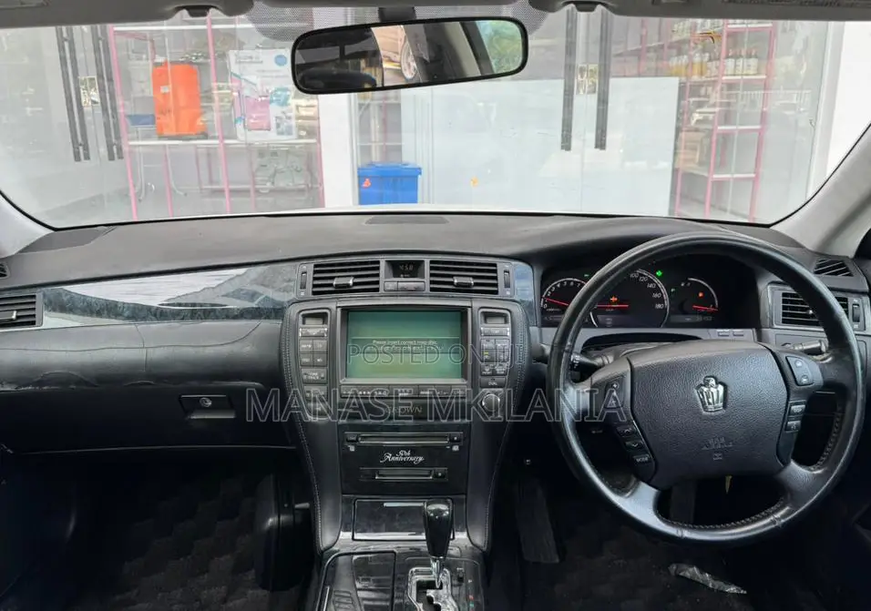 Toyota Crown 2004 White
