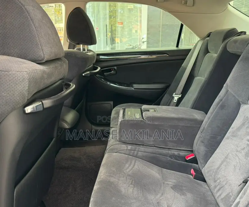 Toyota Crown 2004 White