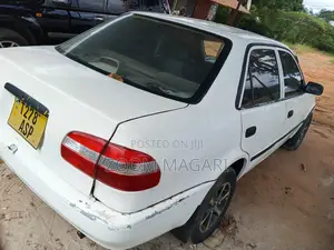 Toyota Corolla 1997 White