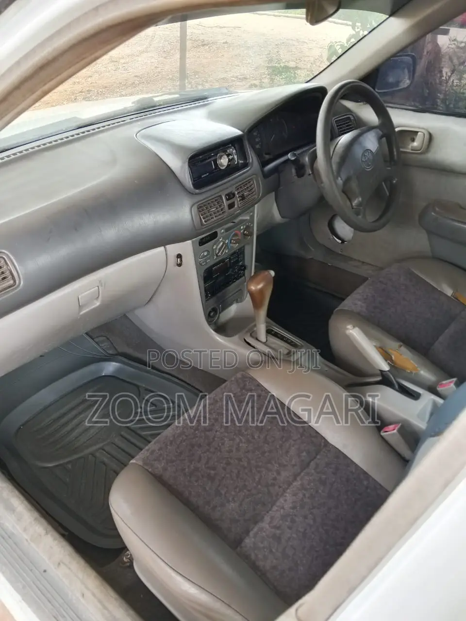 Toyota Corolla 1997 White
