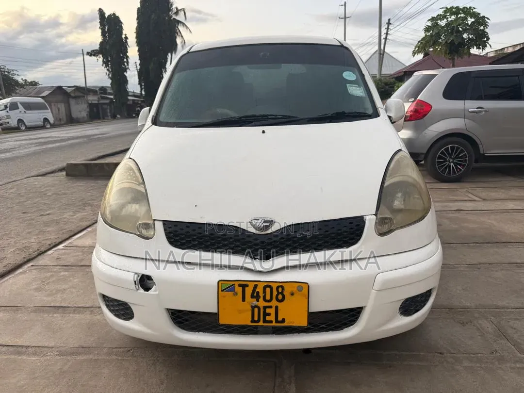 Toyota Fun Cargo 2004 White