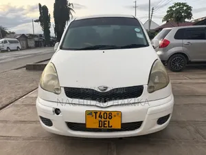 Toyota Fun Cargo 2004 White