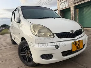 Toyota Fun Cargo 2004 White