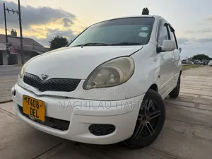 Toyota Fun Cargo 2004 White