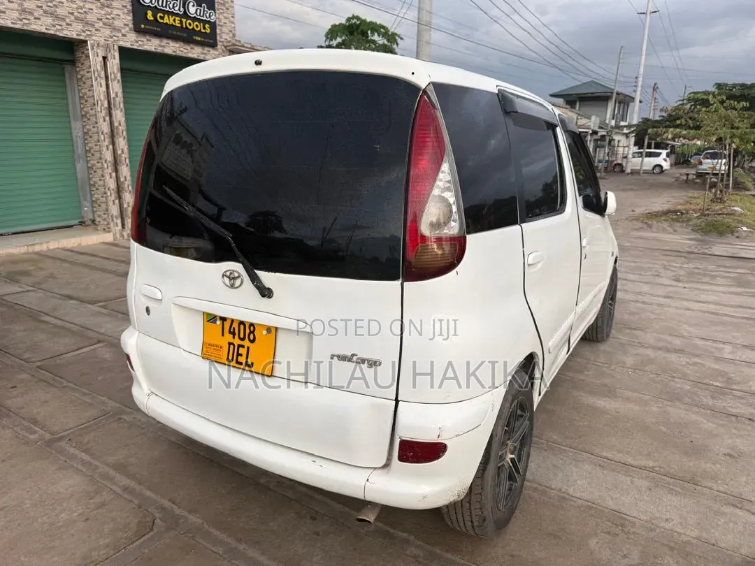 Toyota Fun Cargo 2004 White