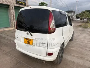 Toyota Fun Cargo 2004 White