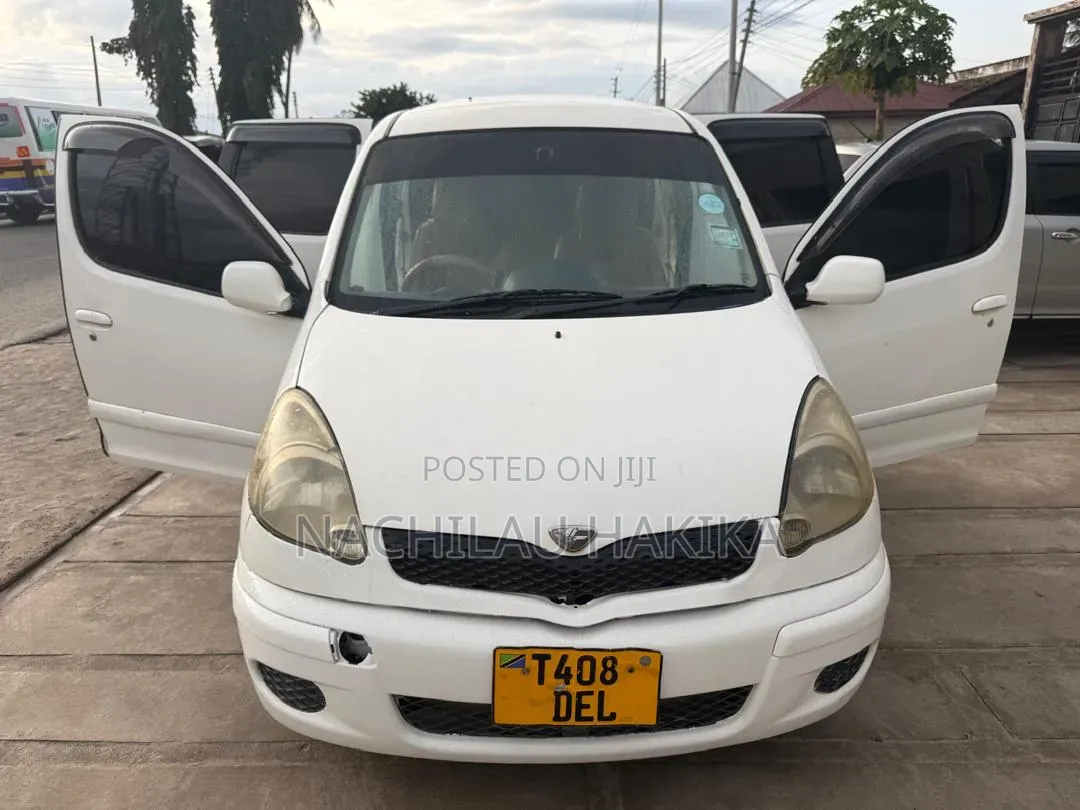 Toyota Fun Cargo 2004 White