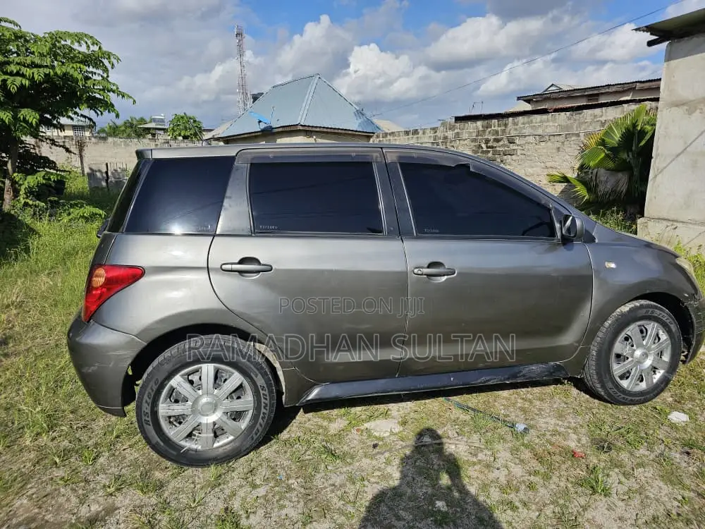 Toyota IST 2005 Gray