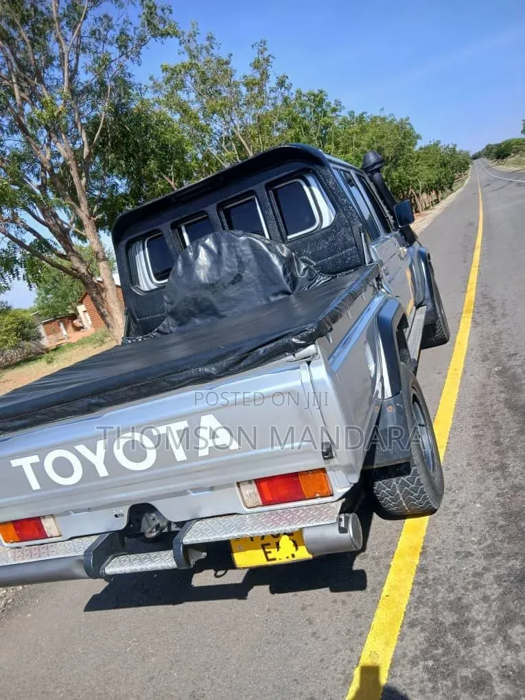 Toyota Land Cruiser 2016 Silver