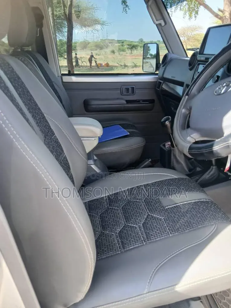 Toyota Land Cruiser 2016 Silver