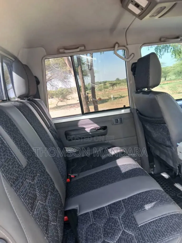 Toyota Land Cruiser 2016 Silver