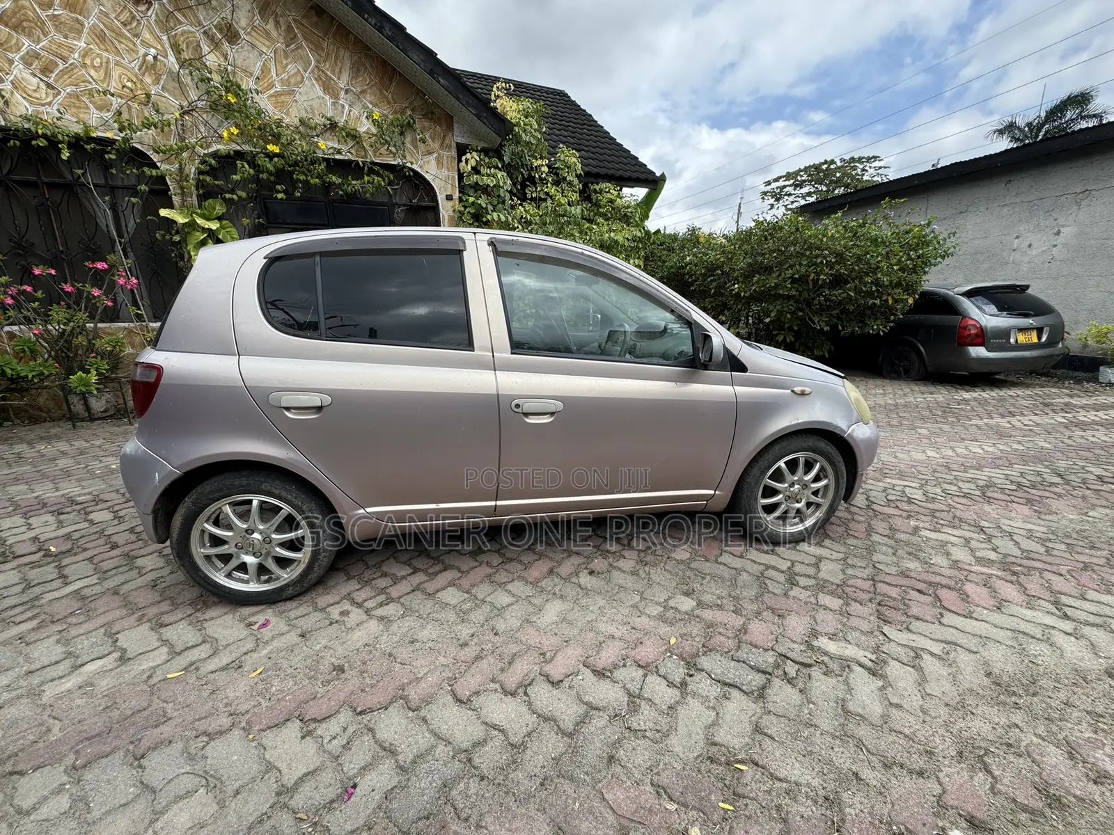 Toyota Vitz 1.0 FWD 3dr 2000 Pink