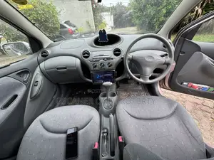 Toyota Vitz 1.0 FWD 3dr 2000 Pink