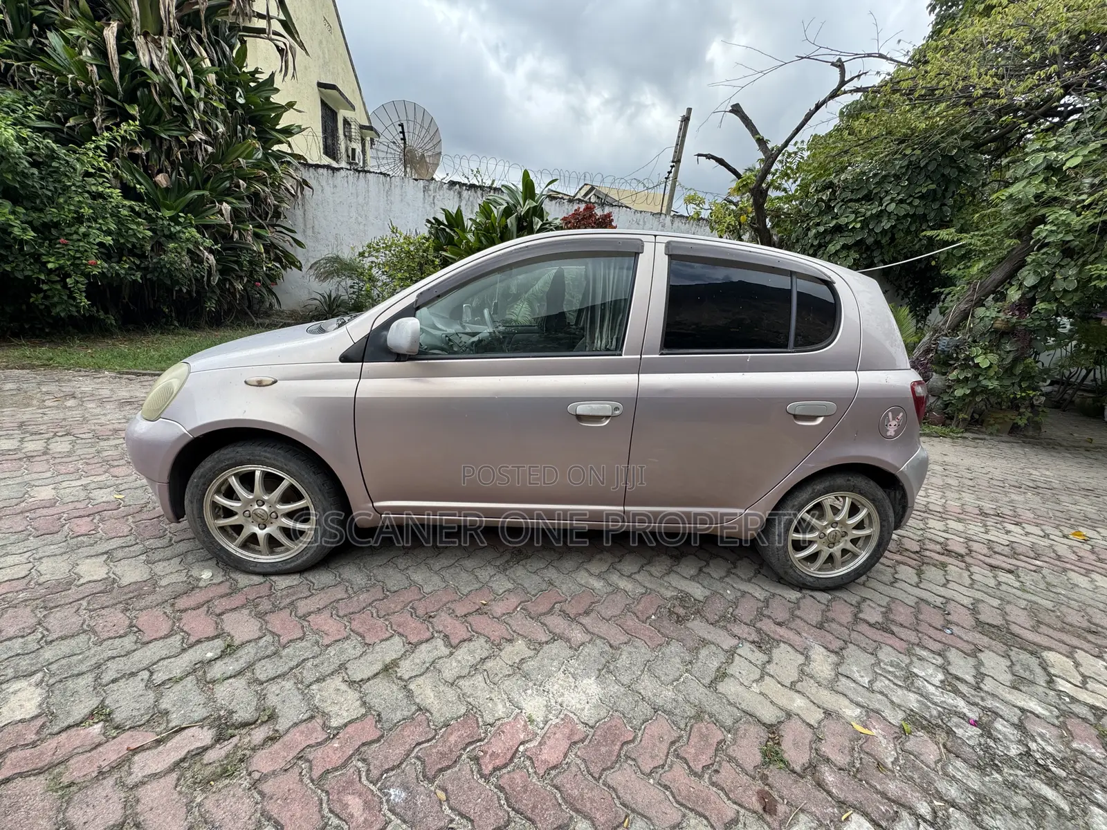 Toyota Vitz 1.0 FWD 3dr 2000 Pink