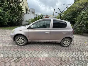 Toyota Vitz 1.0 FWD 3dr 2000 Pink