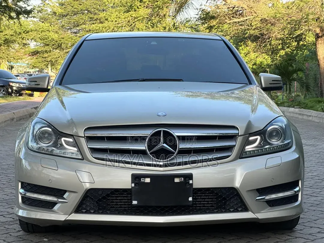 Mercedes-Benz C200 2011 Beige