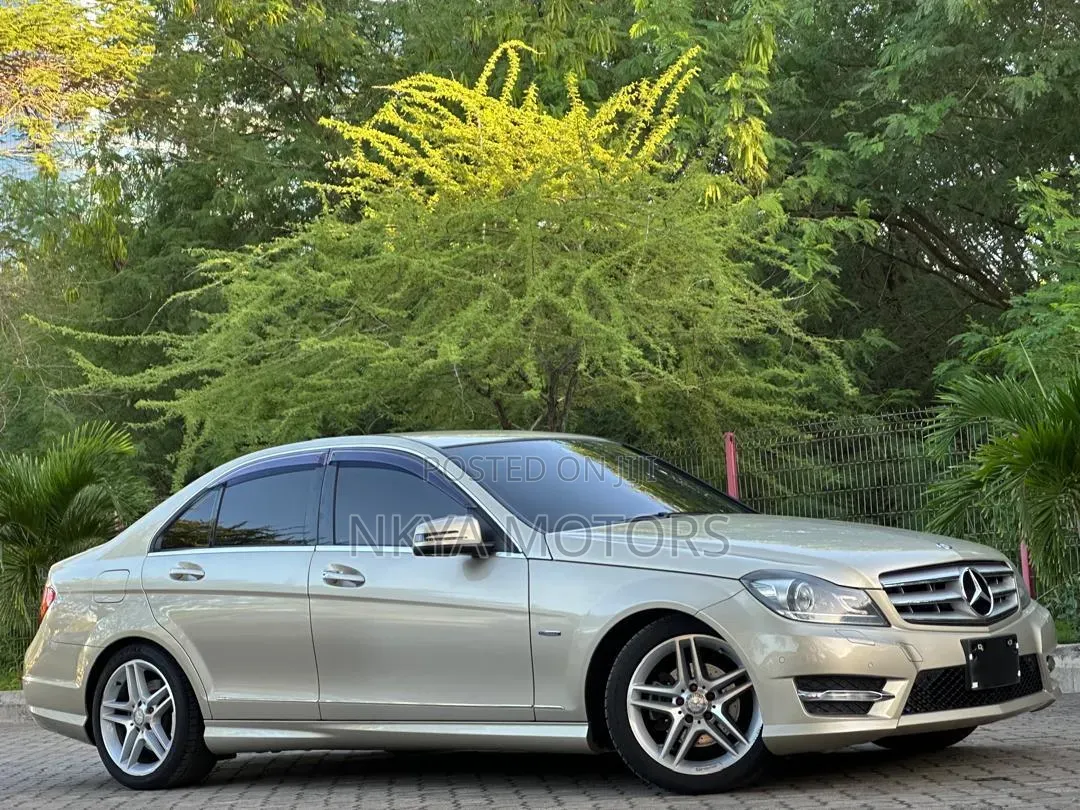 Mercedes-Benz C200 2011 Beige
