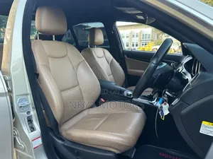 Mercedes-Benz C200 2011 Beige