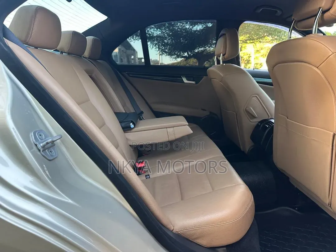 Mercedes-Benz C200 2011 Beige