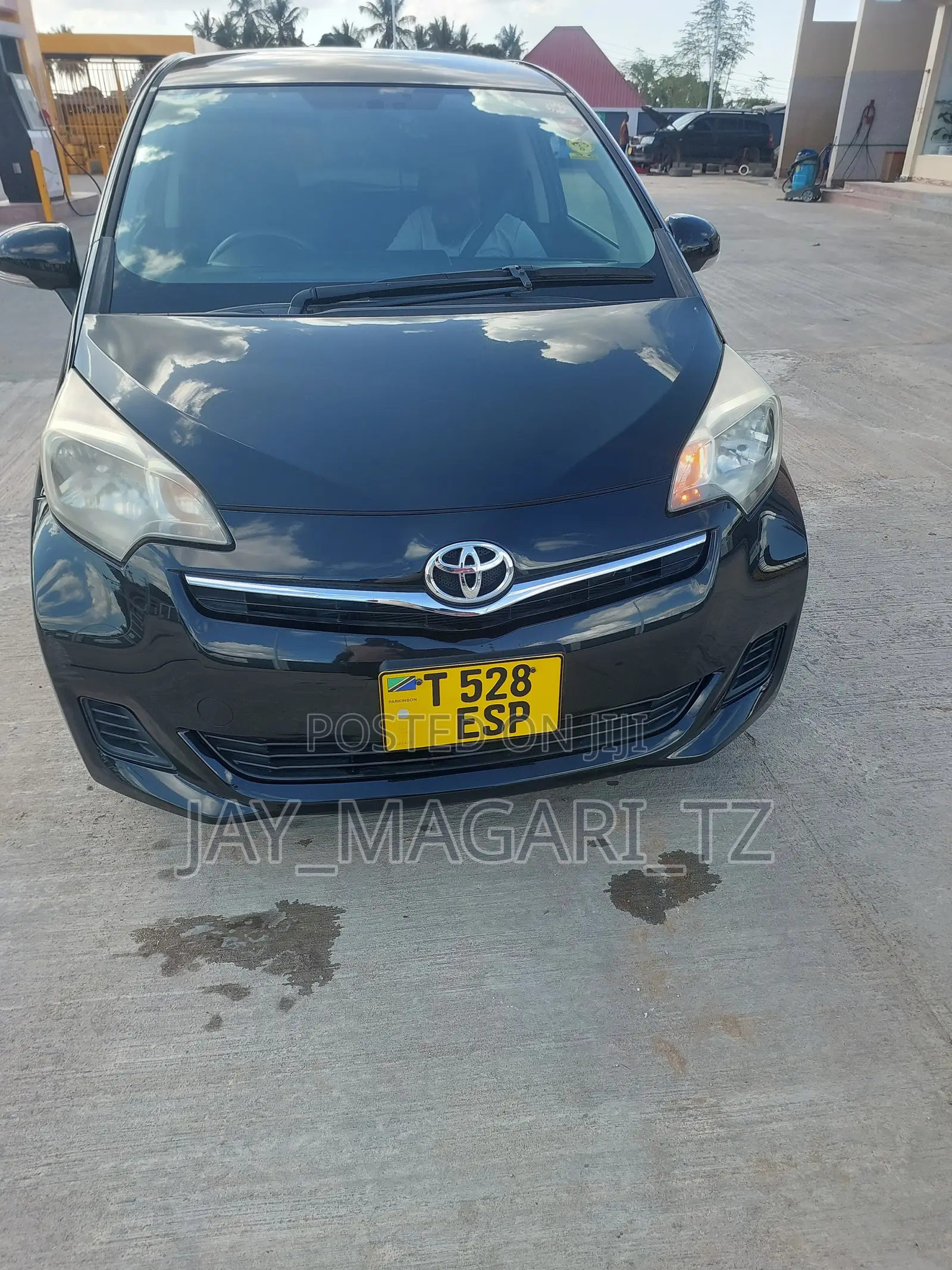 Toyota Ractis 2012 Black