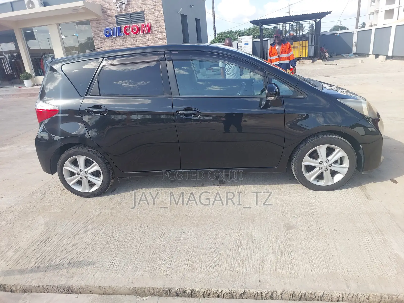 Toyota Ractis 2012 Black