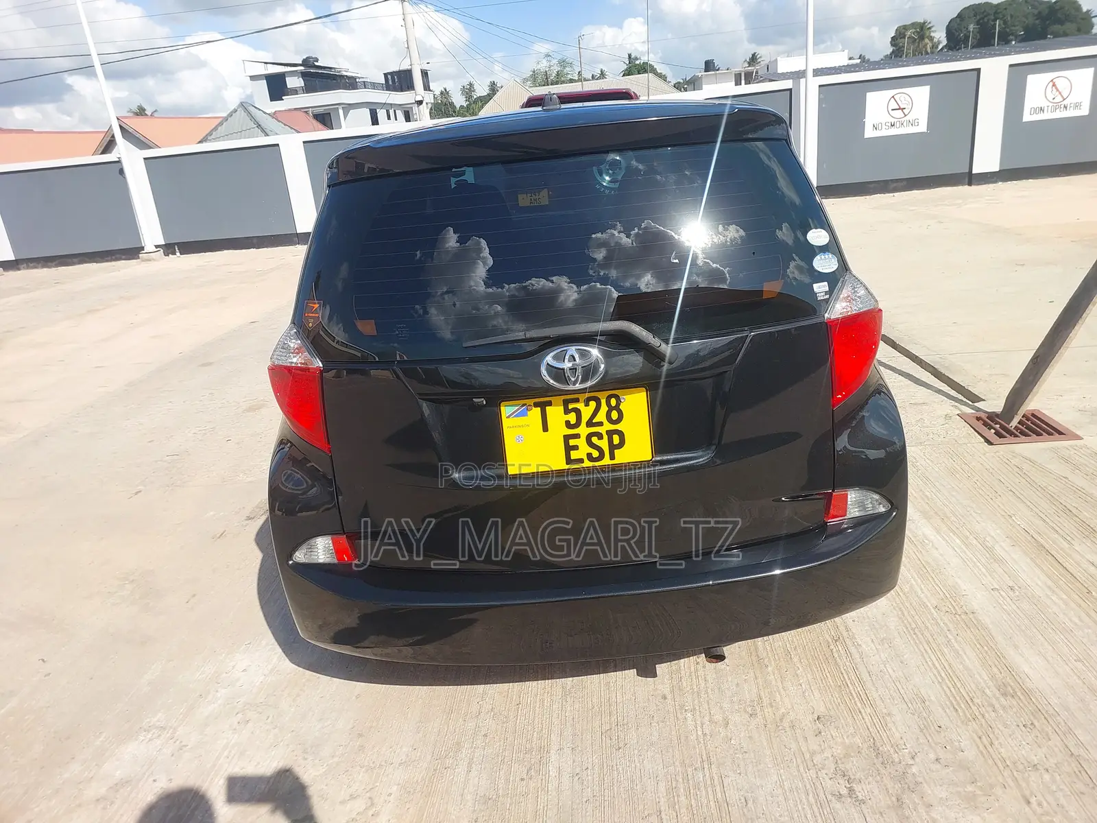 Toyota Ractis 2012 Black