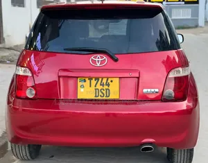 Toyota IST 2006 Red