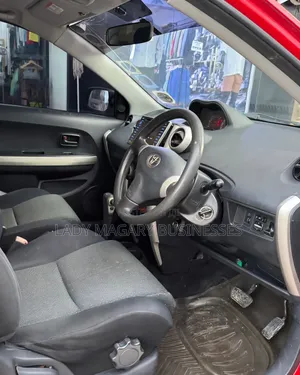 Toyota IST 2006 Red
