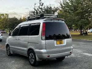 Toyota Noah 2001 Silver