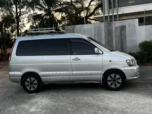 Toyota Noah 2001 Silver