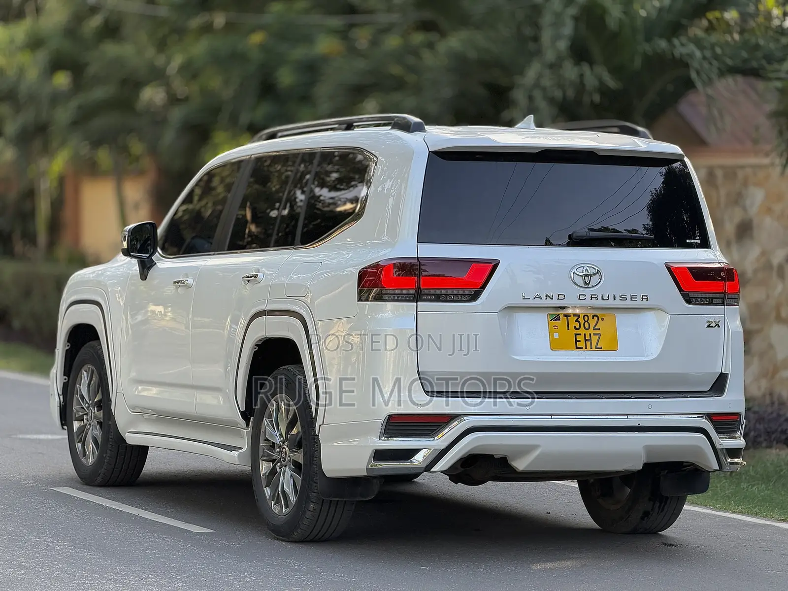 Toyota Land Cruiser 2023 White