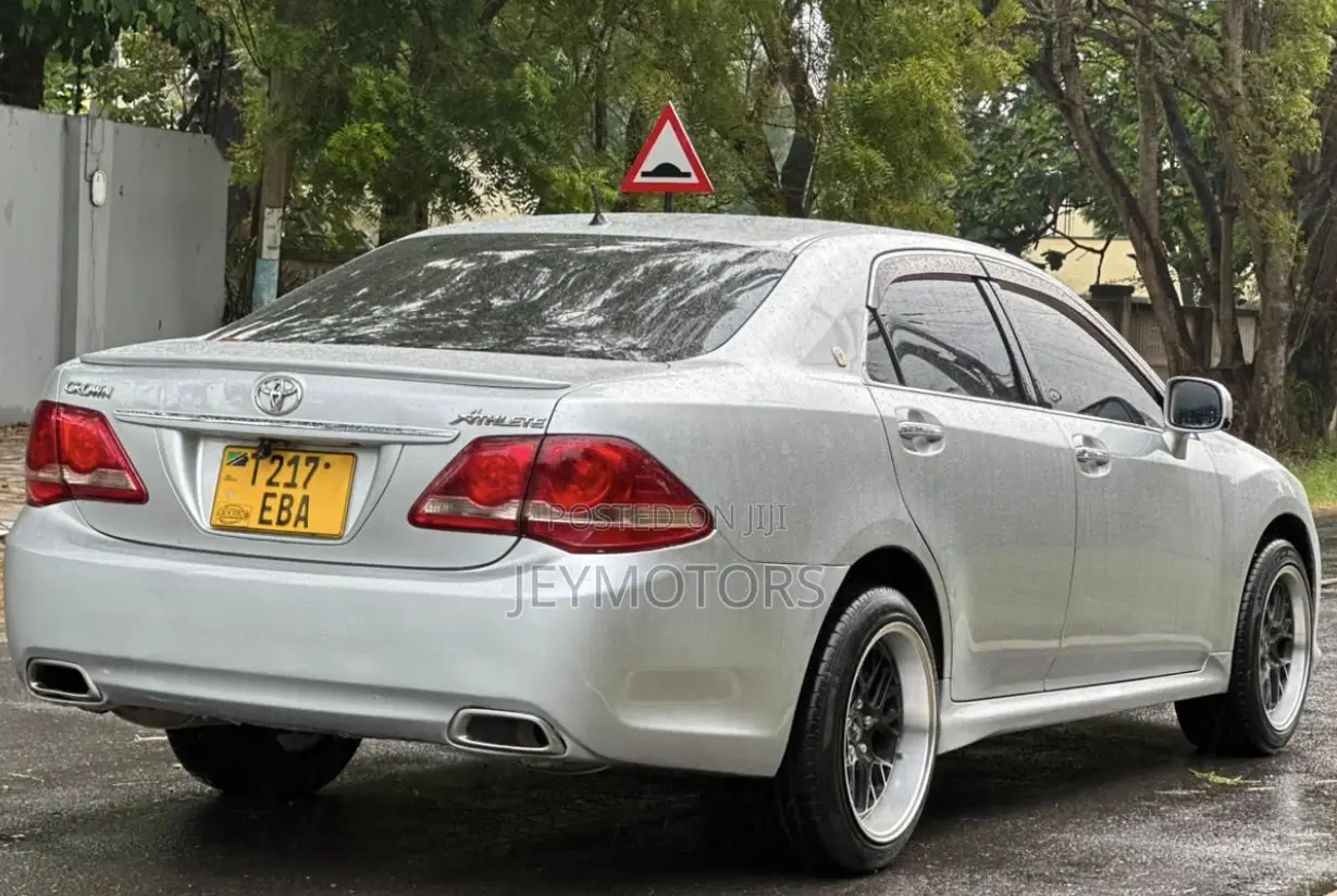 Toyota Crown 2009 Silver