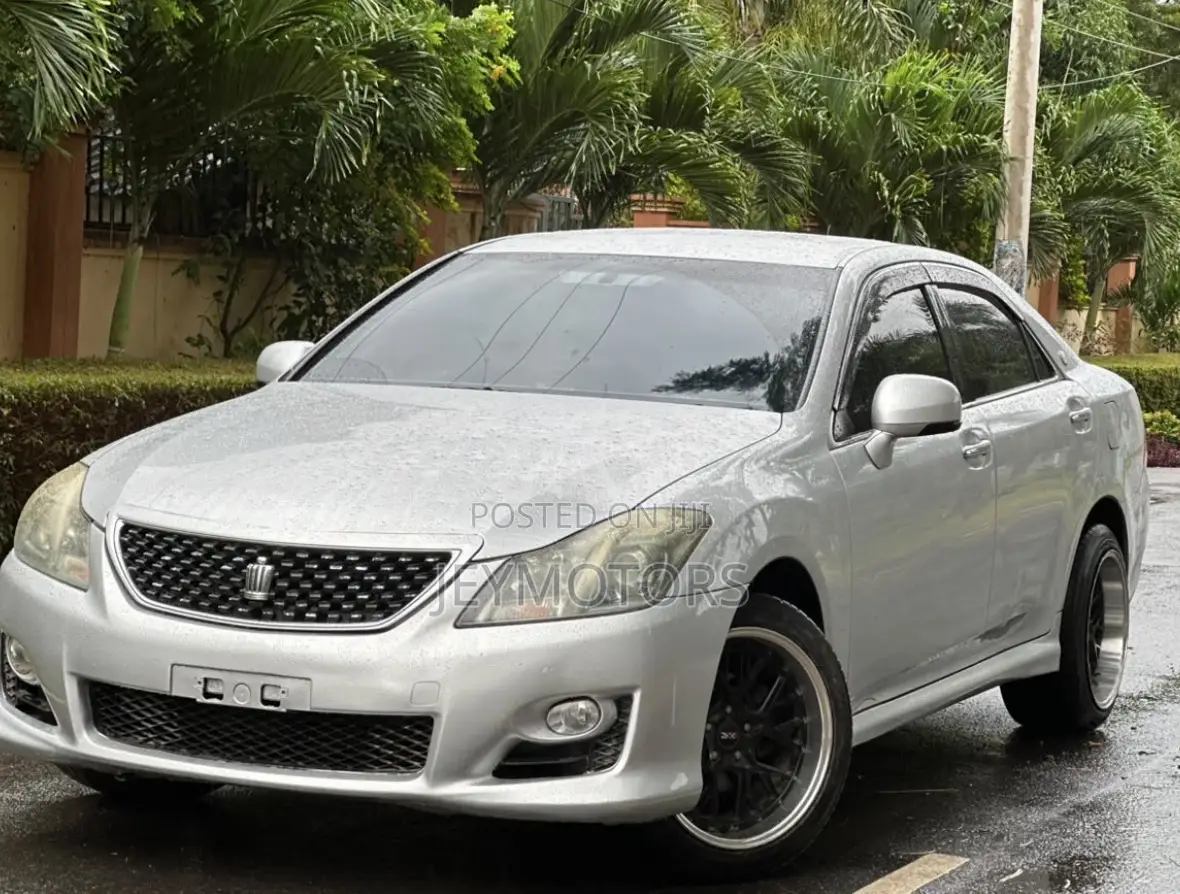 Toyota Crown 2009 Silver