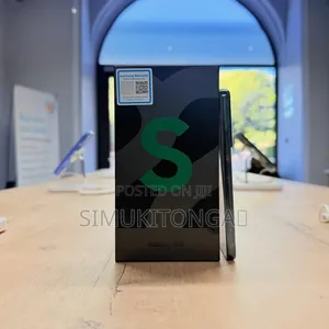 New Samsung Galaxy S22 5G 256 GB Black
