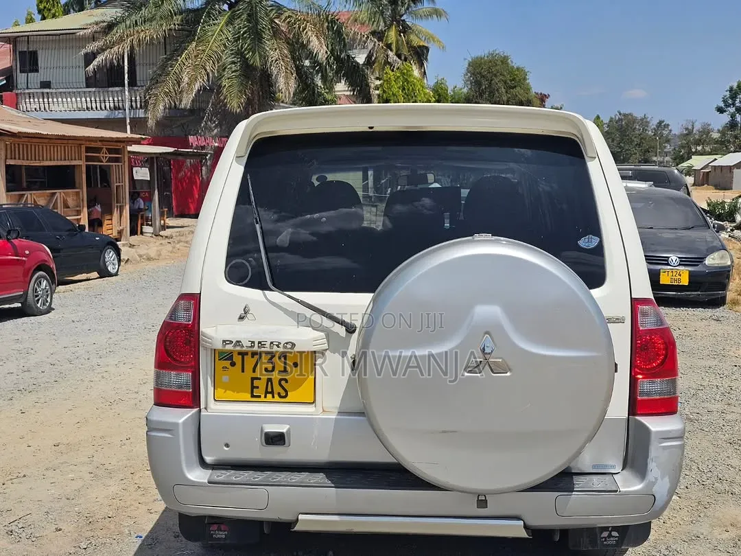Mitsubishi Pajero 2007 White