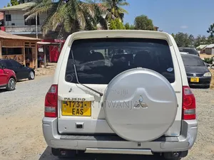 Mitsubishi Pajero 2007 White