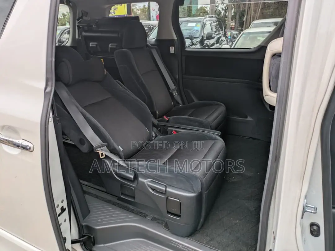 Toyota Alphard 2011 White